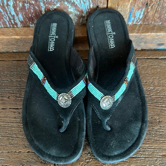 Minnetonka Black Leather Beaded Flip Flop Boho Festival Sandals Size 7 - Picture 1 of 6